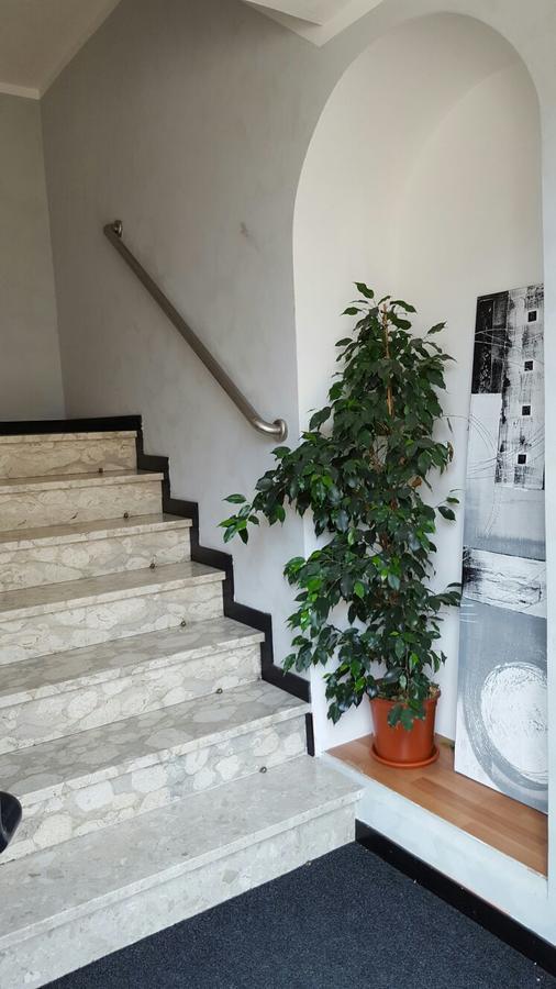 Hotel Calaluna Biella Bagian luar foto