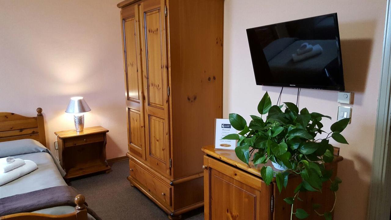 Hotel Calaluna Biella Bagian luar foto