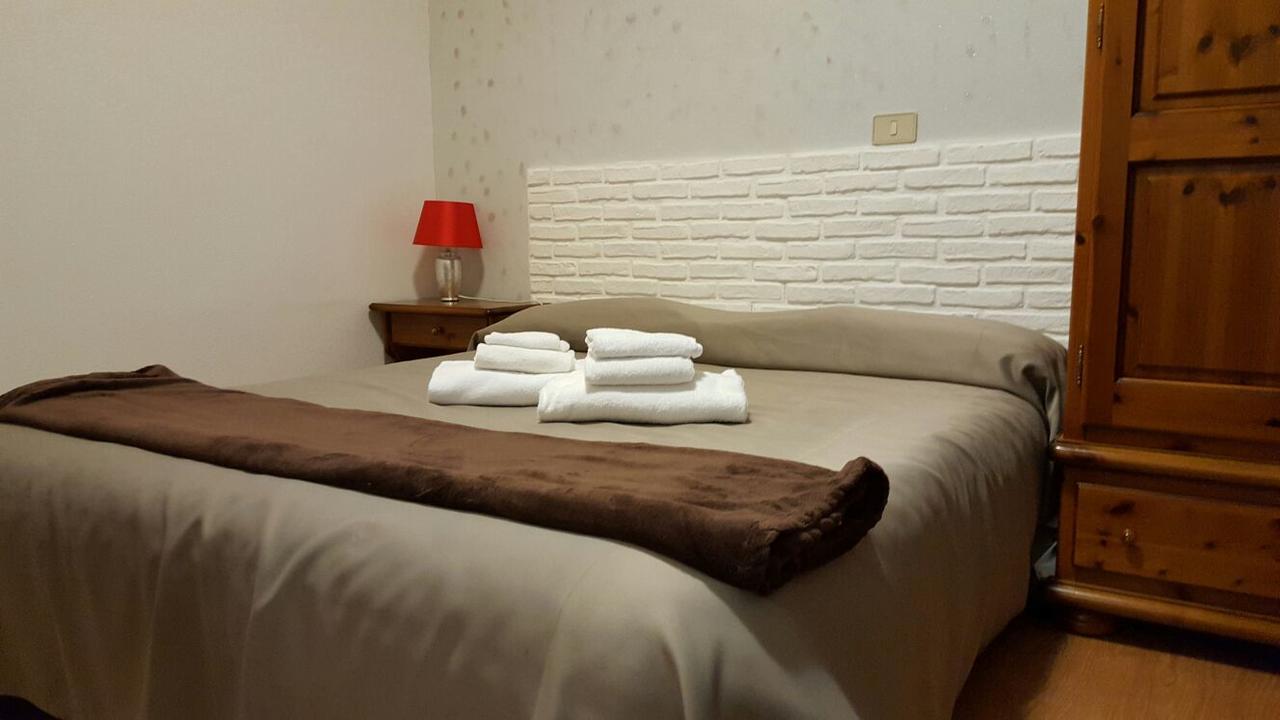 Hotel Calaluna Biella Bagian luar foto