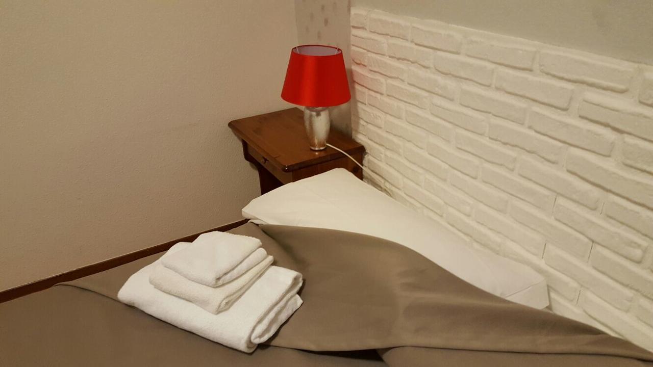 Hotel Calaluna Biella Bagian luar foto