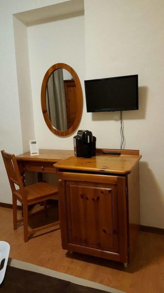 Hotel Calaluna Biella Bagian luar foto