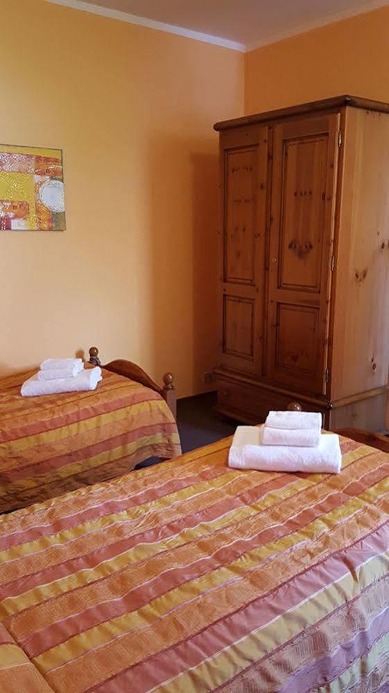 Hotel Calaluna Biella Bagian luar foto