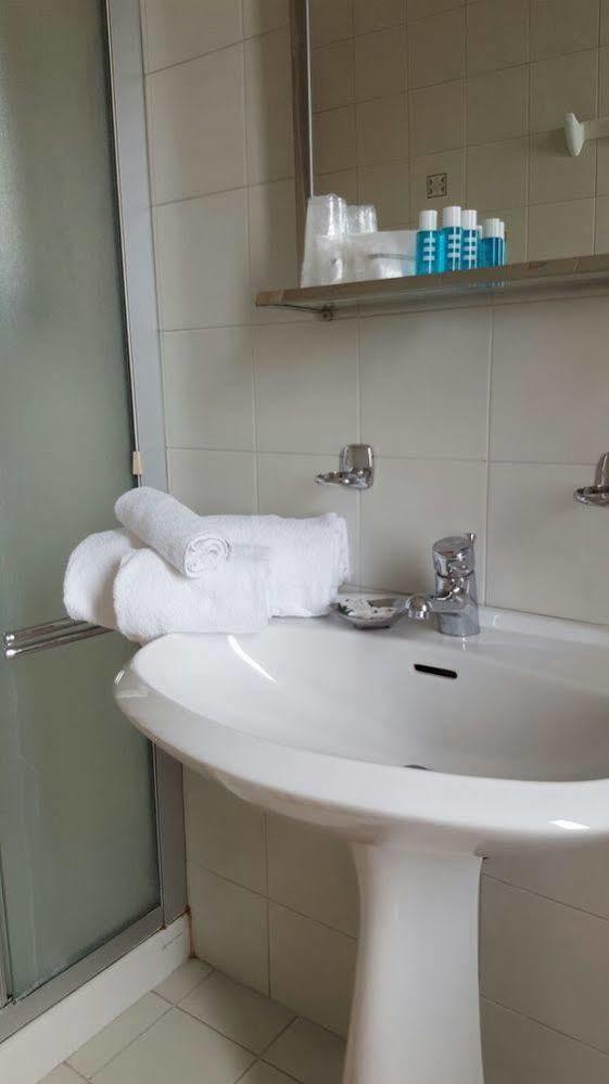 Hotel Calaluna Biella Bagian luar foto